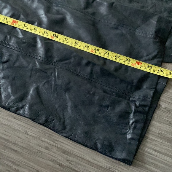 Accordi Navy Leather Pencil Skirt - Picture 13 of 14